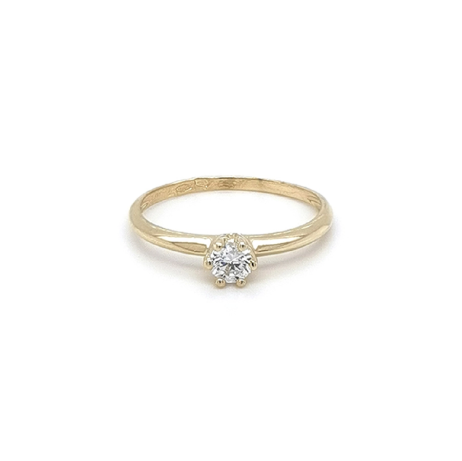 Nhẫn đính hôn bằng vàng với đá zircon