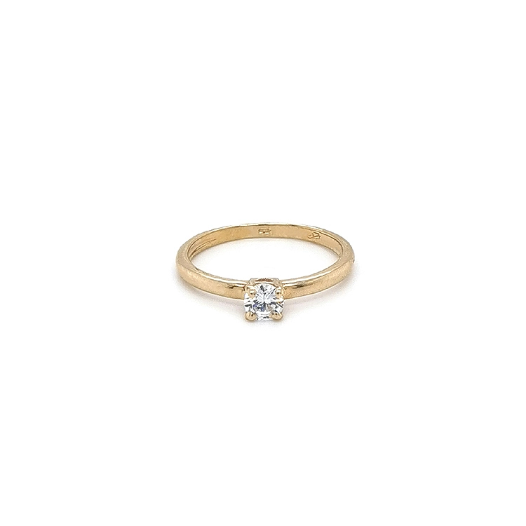 Nhẫn đính hôn bằng vàng với đá zircon