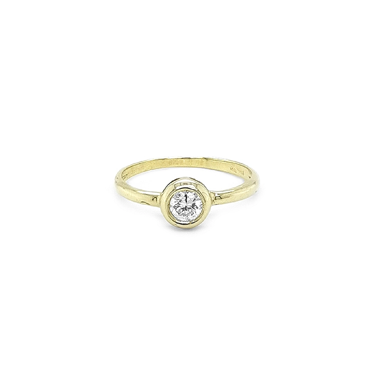 Nhẫn đính hôn bằng vàng với đá zircon
