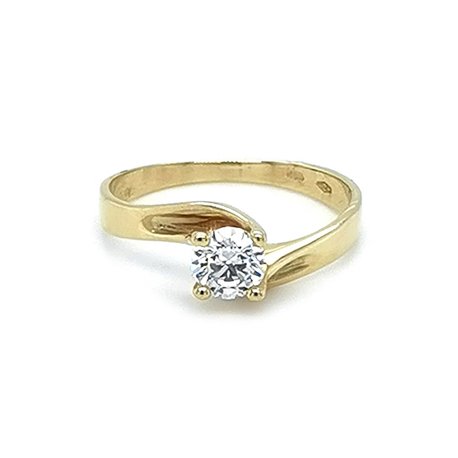Nhẫn đính hôn bằng vàng với đá zircon