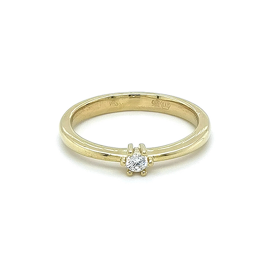 Nhẫn đính hôn bằng vàng với đá zircon