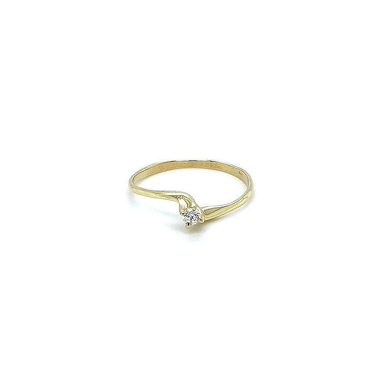 Nhẫn đính hôn bằng vàng với đá zircon