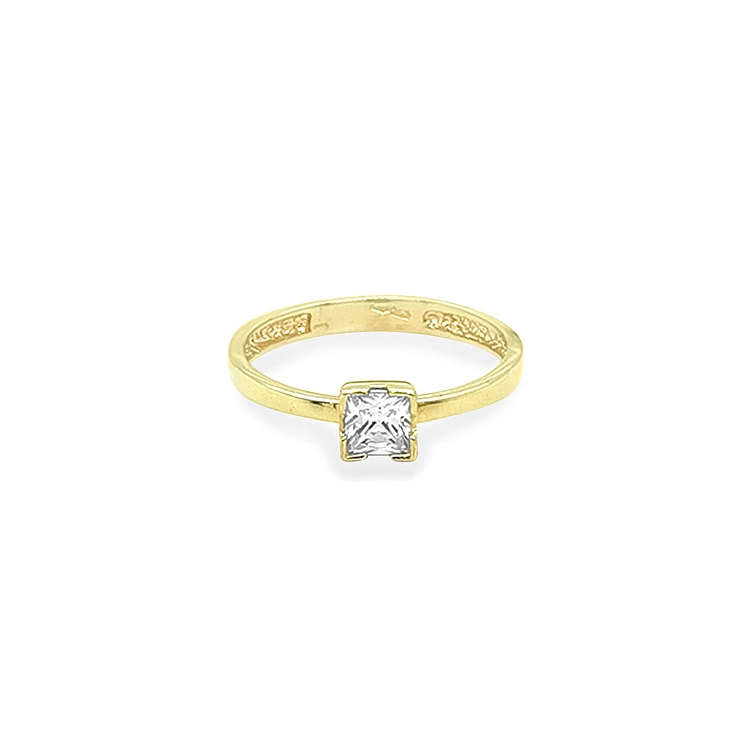 Nhẫn đính hôn bằng vàng với đá zircon