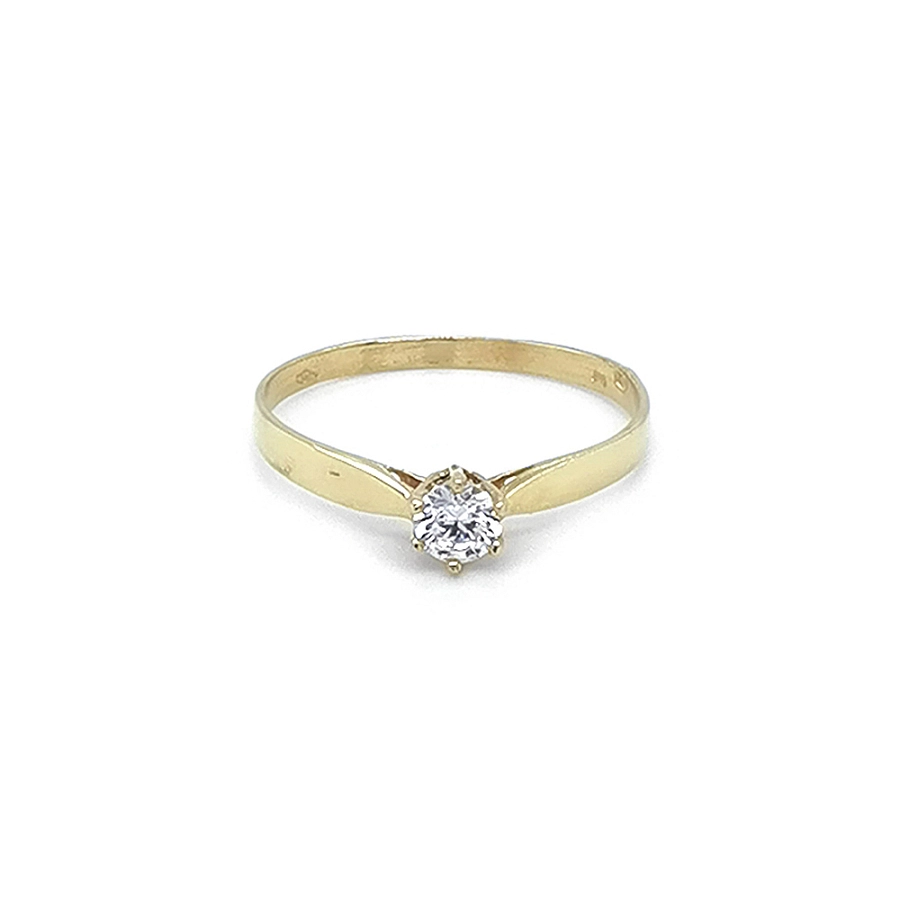 Nhẫn đính hôn bằng vàng với đá zircon