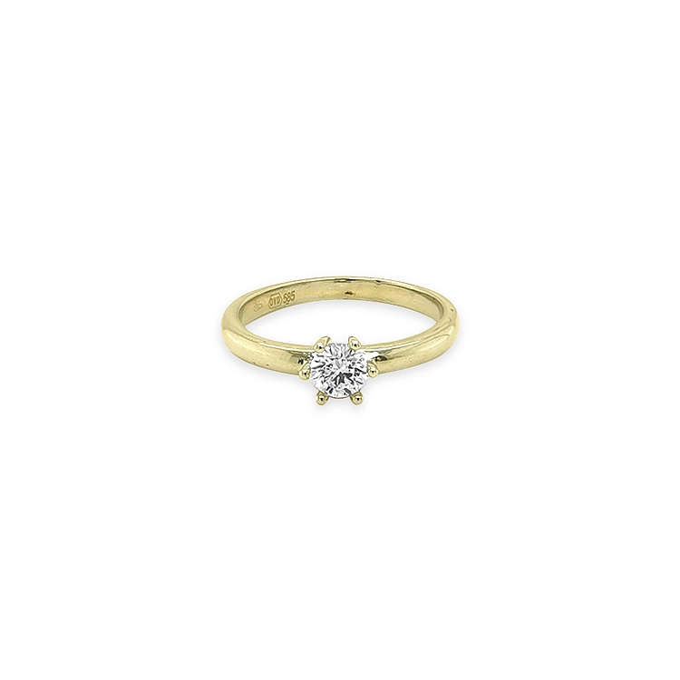 Nhẫn đính hôn bằng vàng có đá cubic zirconia