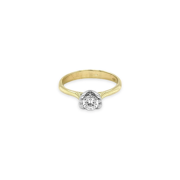 Nhẫn đính hôn bằng vàng có đá cubic zirconia