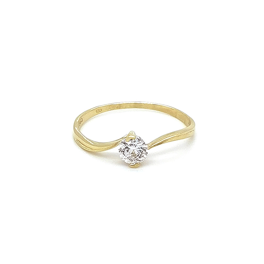 Nhẫn đính hôn bằng vàng với đá zircon