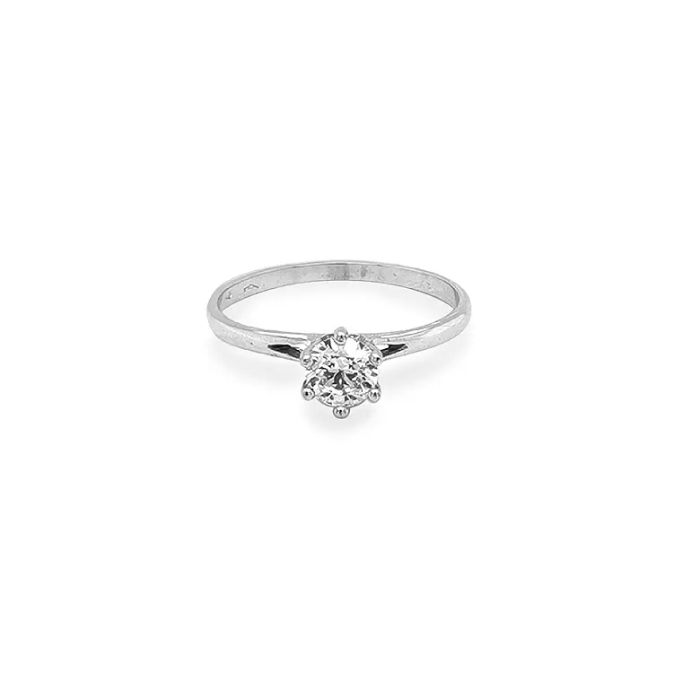 Nhẫn đính hôn bằng vàng với đá zircon