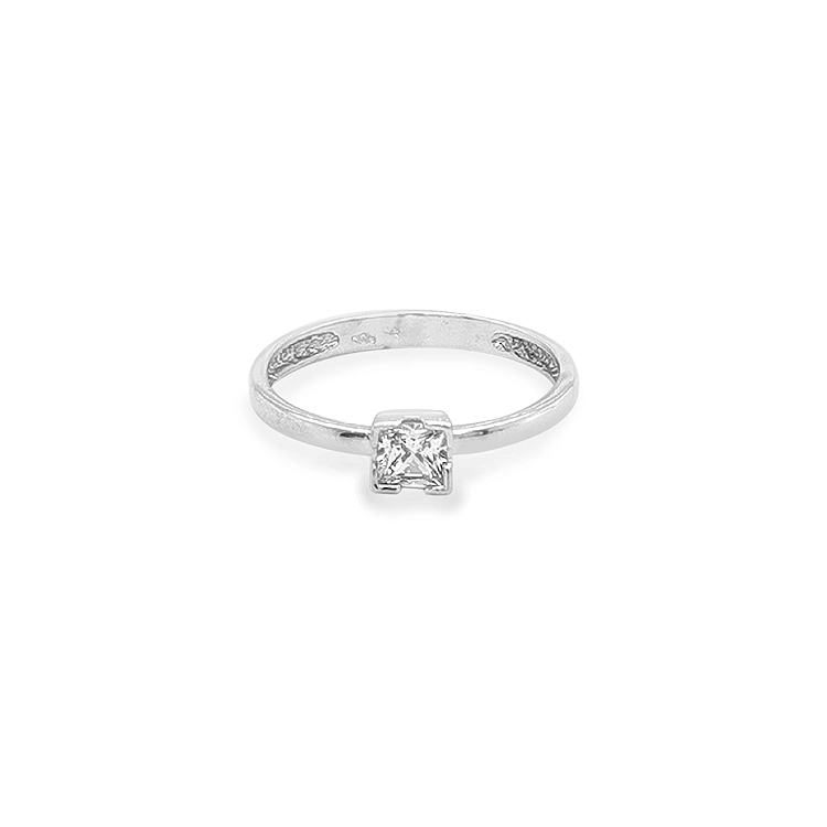 Nhẫn đính hôn bằng vàng với đá zircon