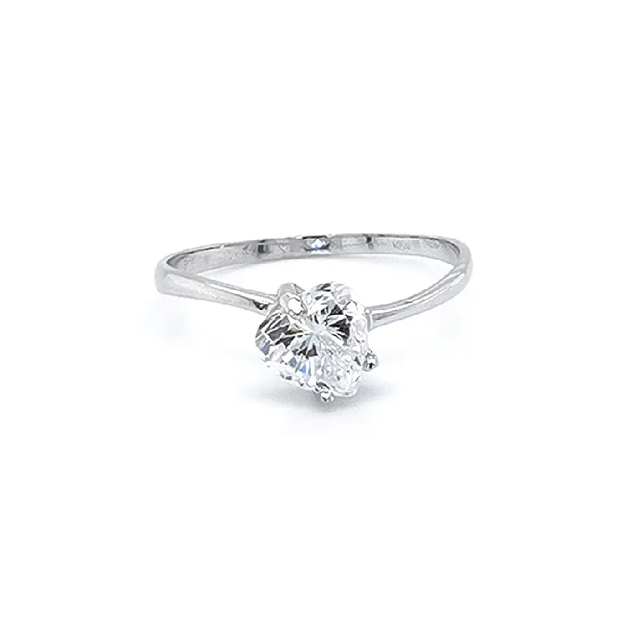 Nhẫn đính hôn với đá zircon