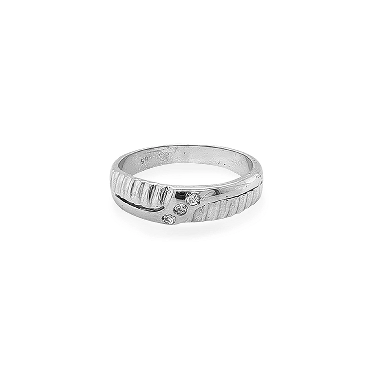 Nhẫn vàng đính đá zircon