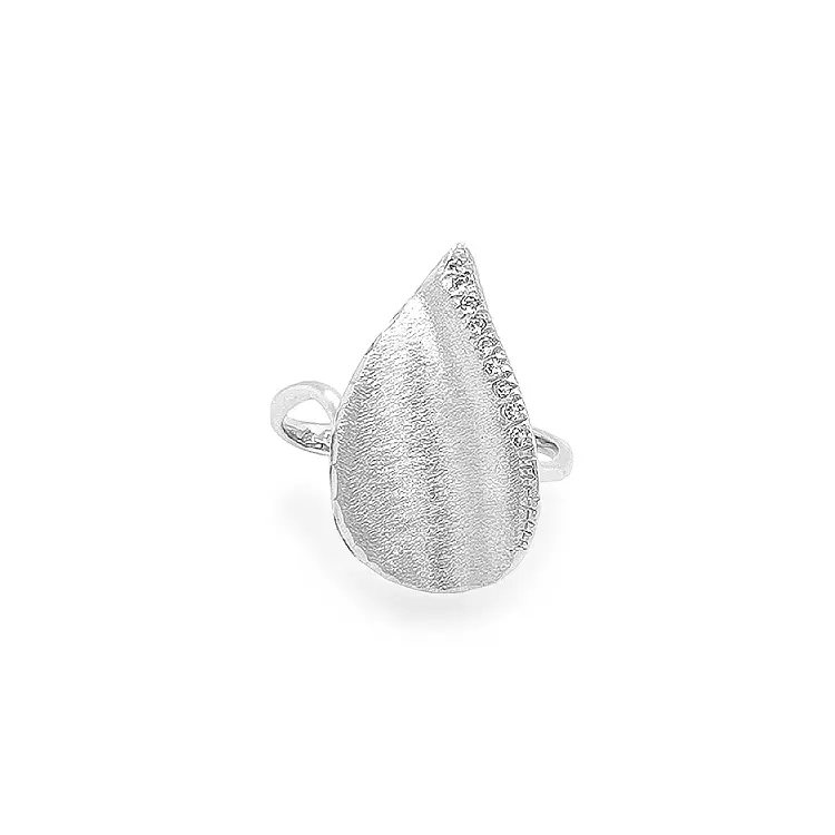 Nhẫn vàng đính đá zircon