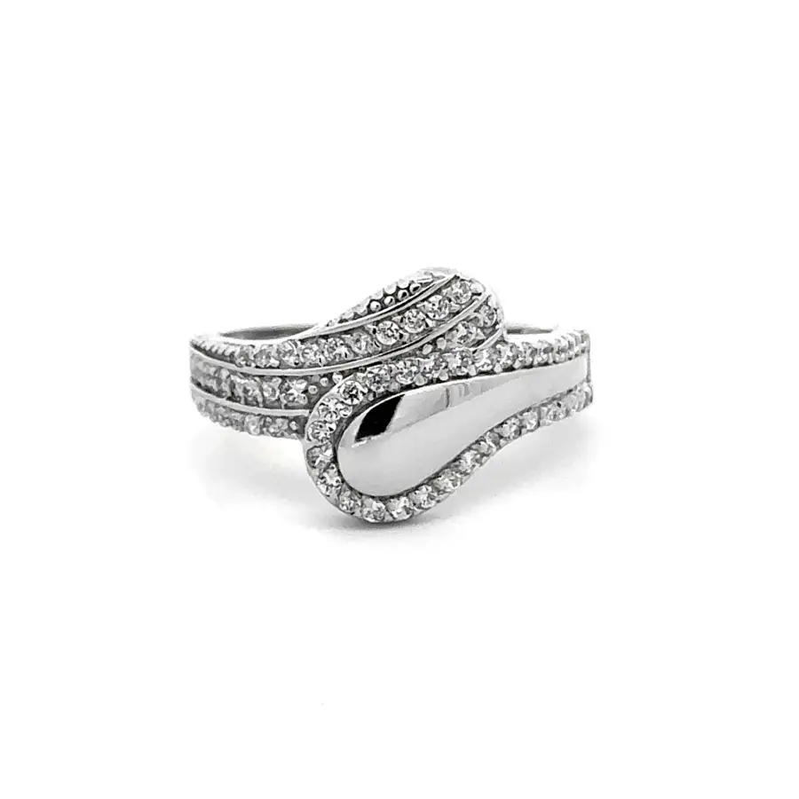 Nhẫn vàng trắng đính đá zircon