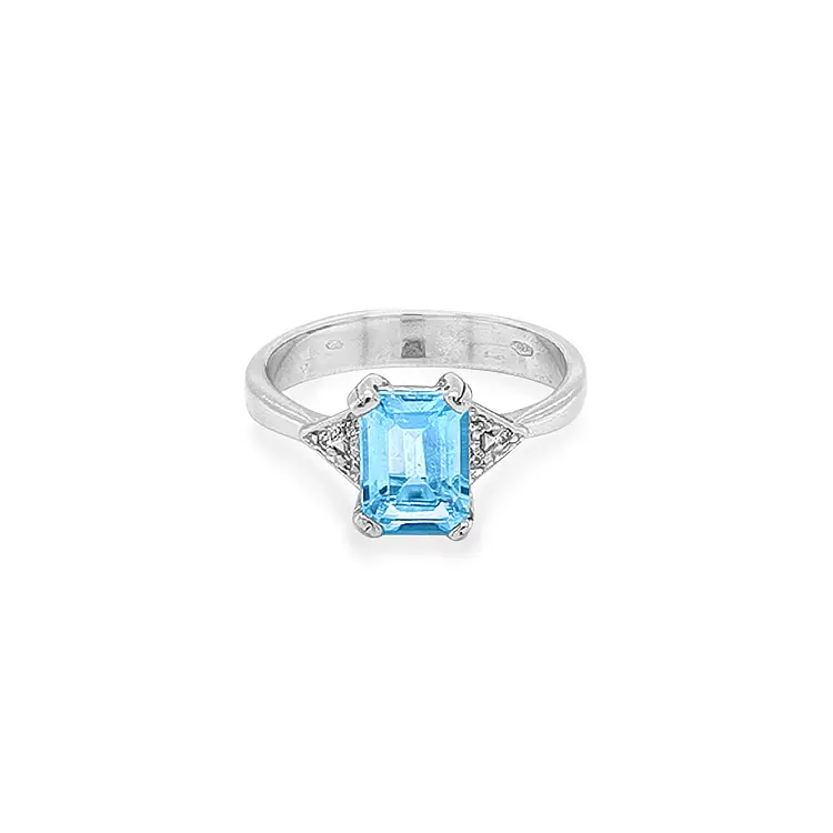 Nhẫn vàng đính đá xanh