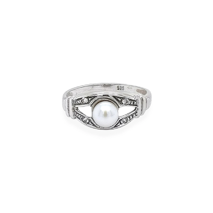 Nhẫn vàng đính ngọc trai và đá zircon