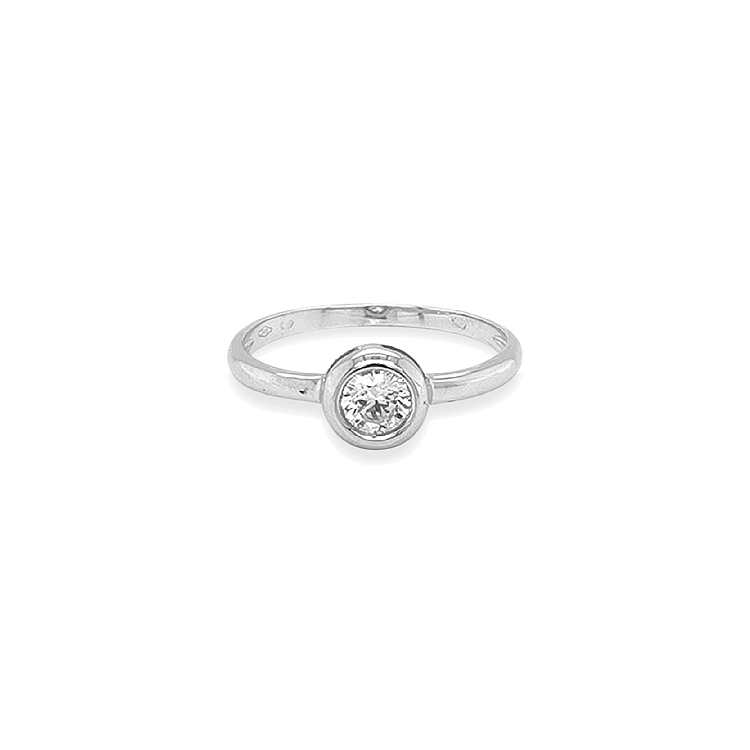Nhẫn đính hôn bằng vàng với đá zircon