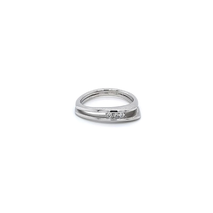 Nhẫn vàng trắng đính đá zircon trắng