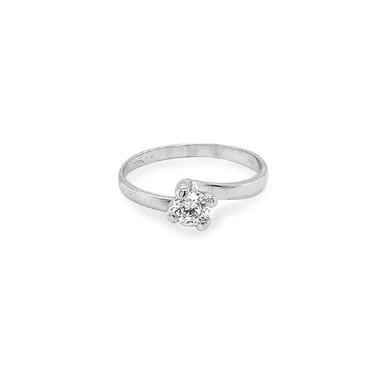 Nhẫn đính hôn bằng vàng với đá zircon