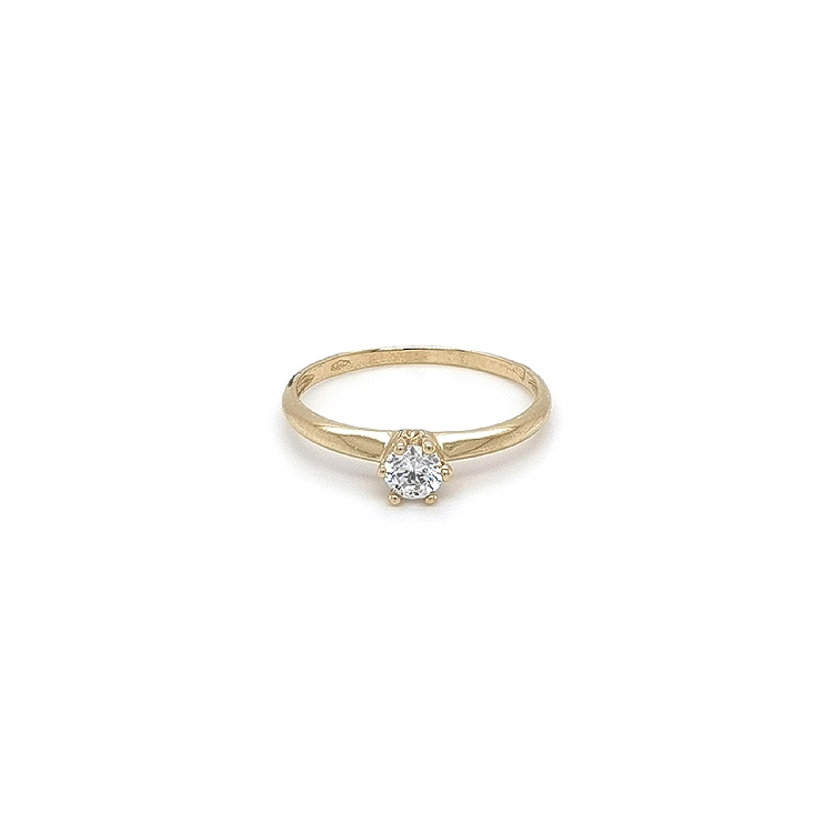 Nhẫn đính hôn bằng vàng với đá zircon
