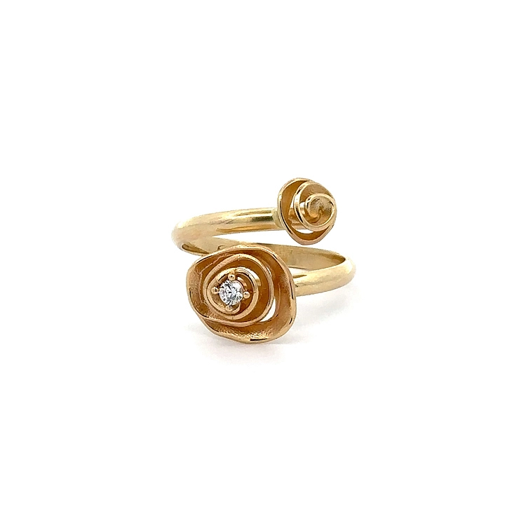 Hoa nhẫn vàng với đá zircon