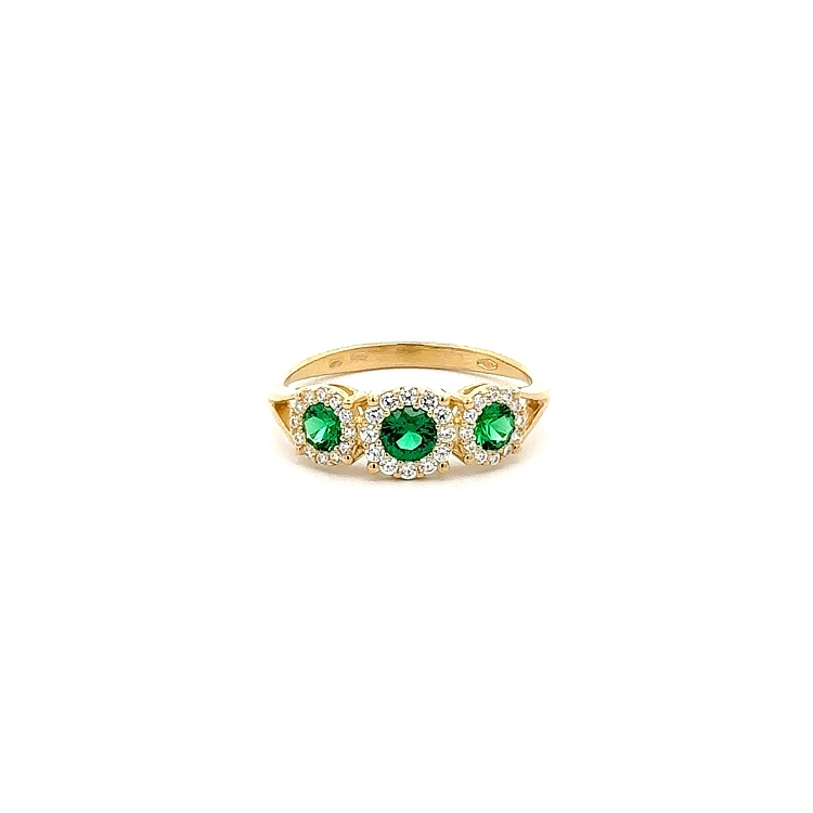 Nhẫn vàng đính ngọc lục bảo được bao quanh bởi những viên zircon tinh xảo