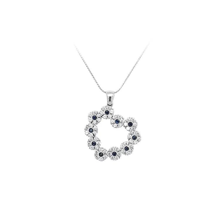 Mặt dây chuyền hình trái tim với đá xanh