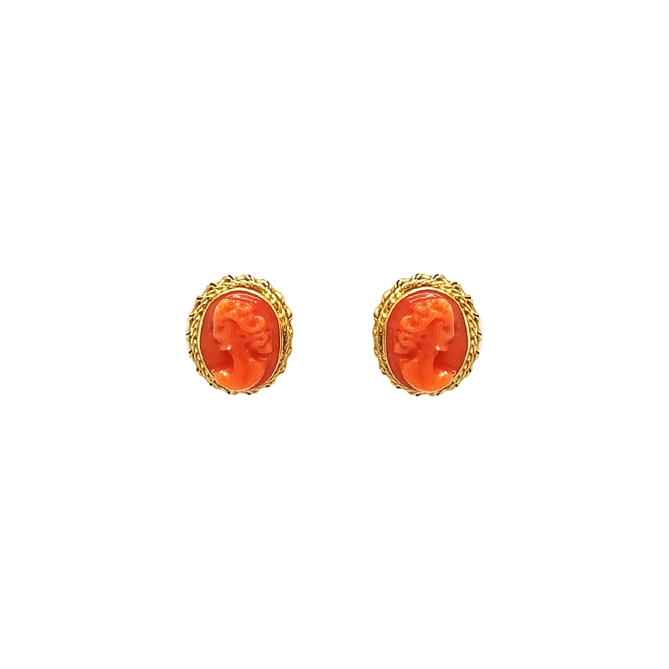 Vòng tai vàng với họa tiết san hô và cameo