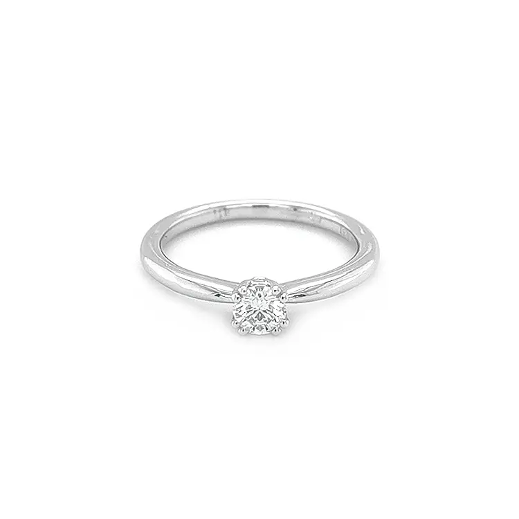 Nhẫn đính hôn bằng vàng có kim cương