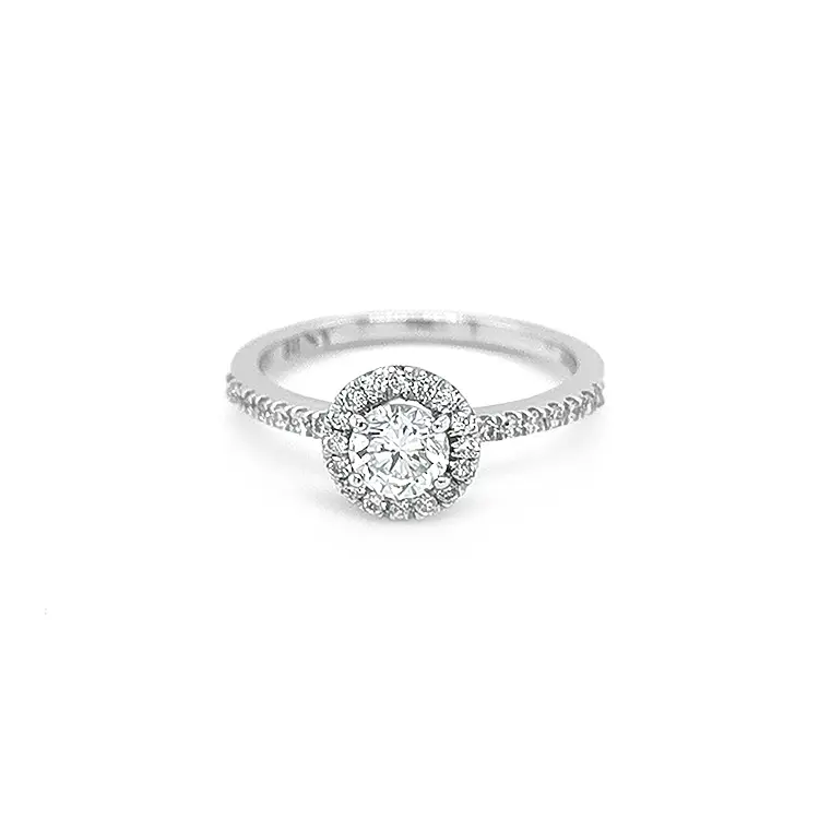 Nhẫn đính hôn bằng vàng có đính kim cương