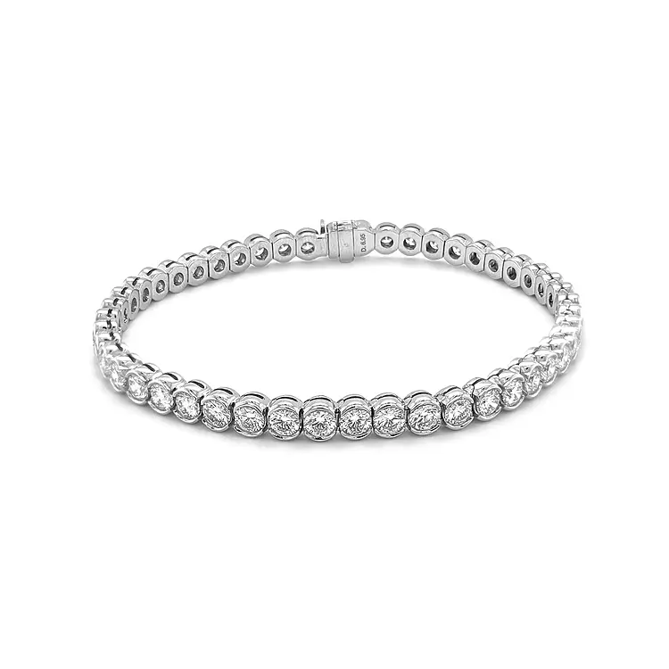 Vòng tay vàng đính kim cương