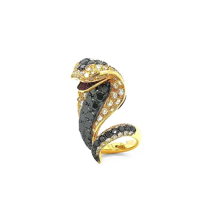 Nhẫn vàng đính kim cương đen và trắng