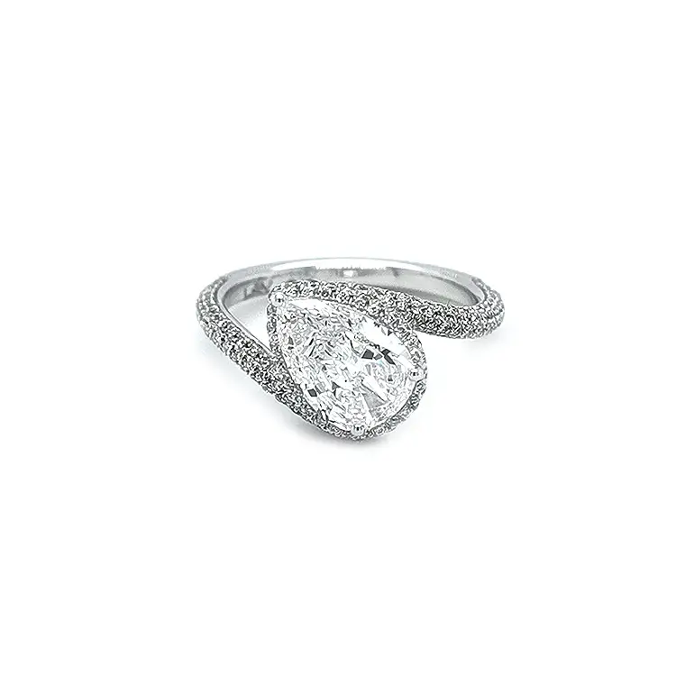 Nhẫn vàng đính kim cương