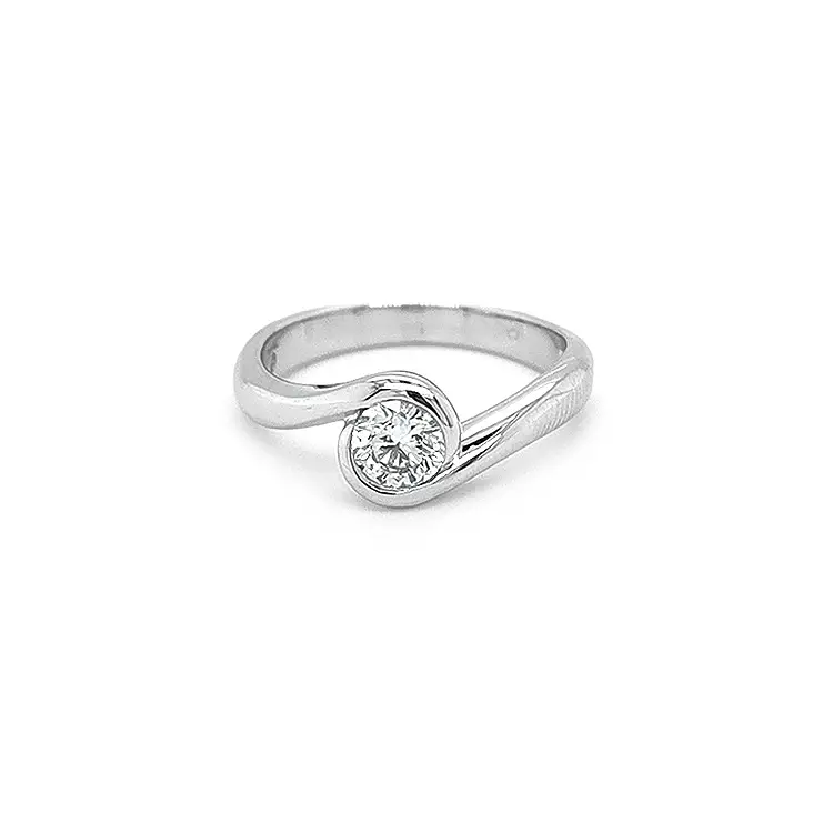 Nhẫn vàng đính kim cương