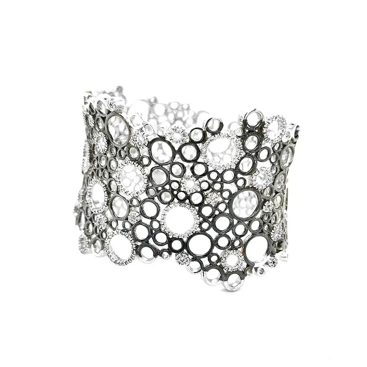 Vòng tay vàng đính kim cương