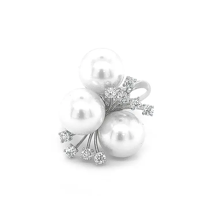 Nhẫn vàng đính ngọc trai và kim cương