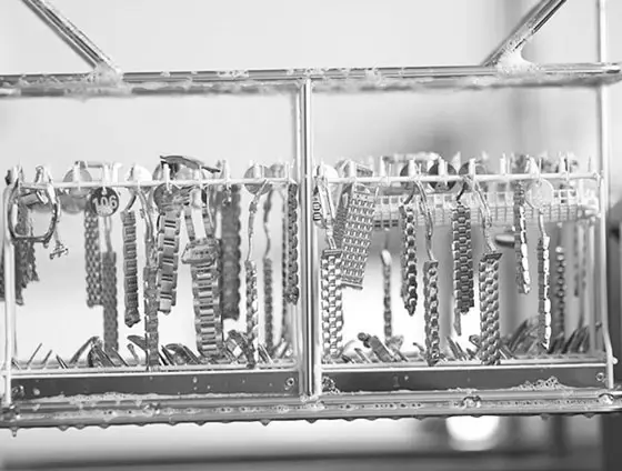 3. Vệ sinh vỏ máy