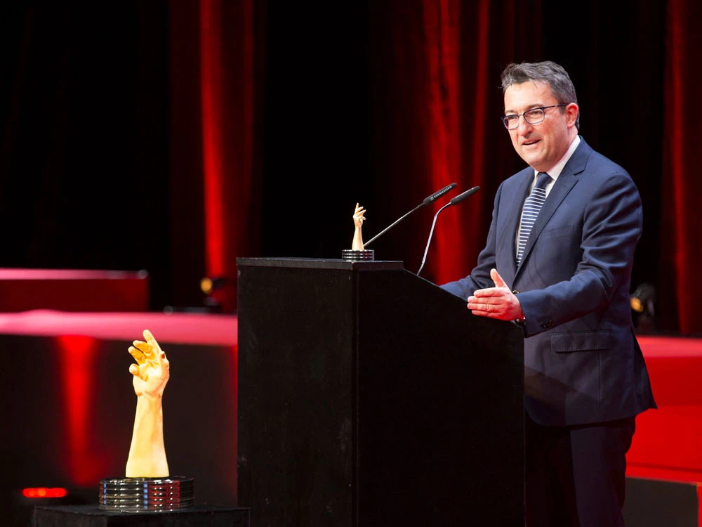 Mũ nón Place Vendome - Sự hài hòa và đồng điệu màu xanh dương