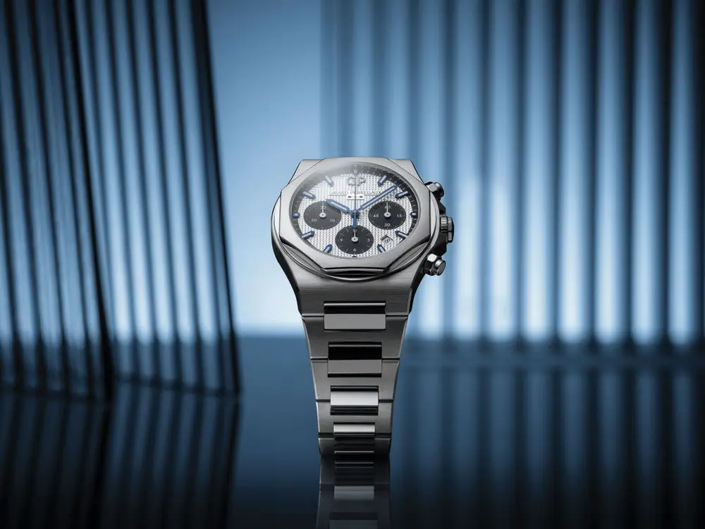 Girard-Perregaux Laureato 42mm Phiên bản Đặc biệt Aston Martin với vỏ gốm xanh 81010-32-3081-1CX