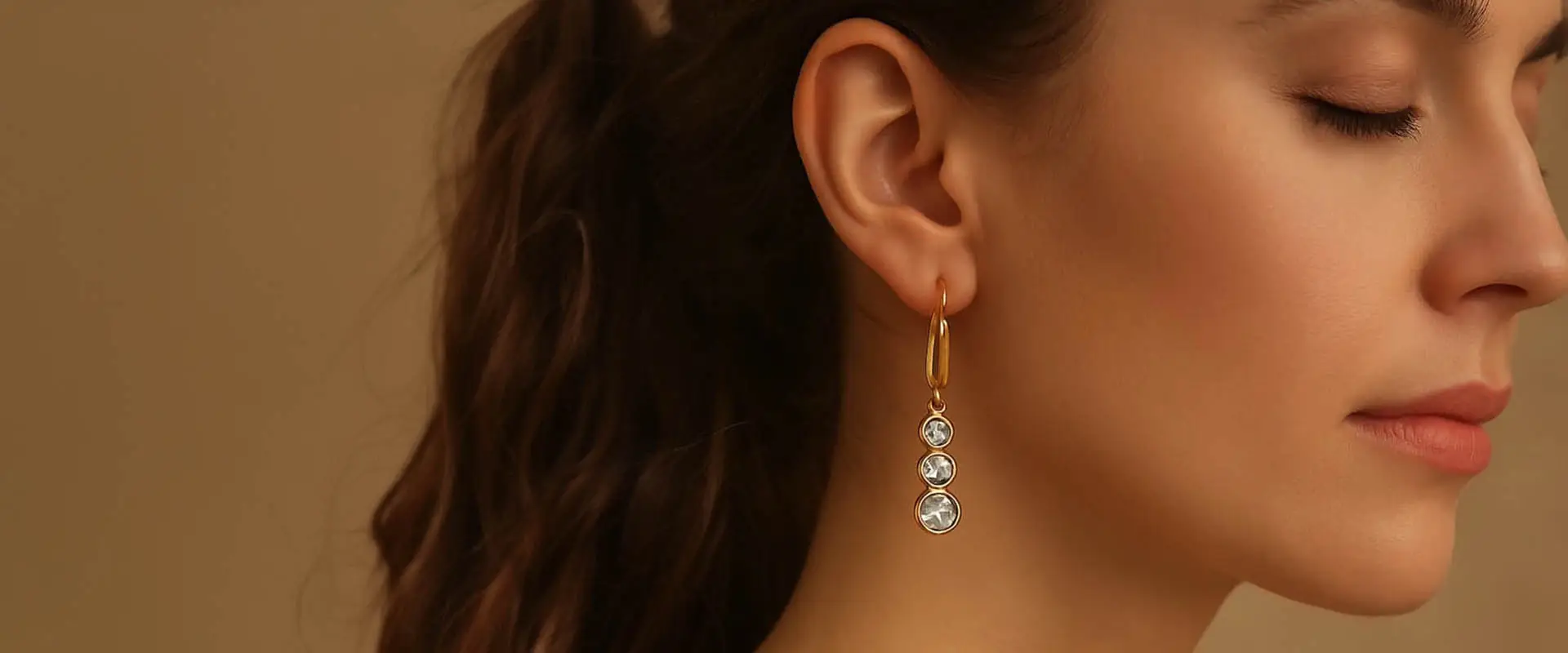 Khuyên tai đính đá quý mang đến phong cách. Nên chọn loại nào?