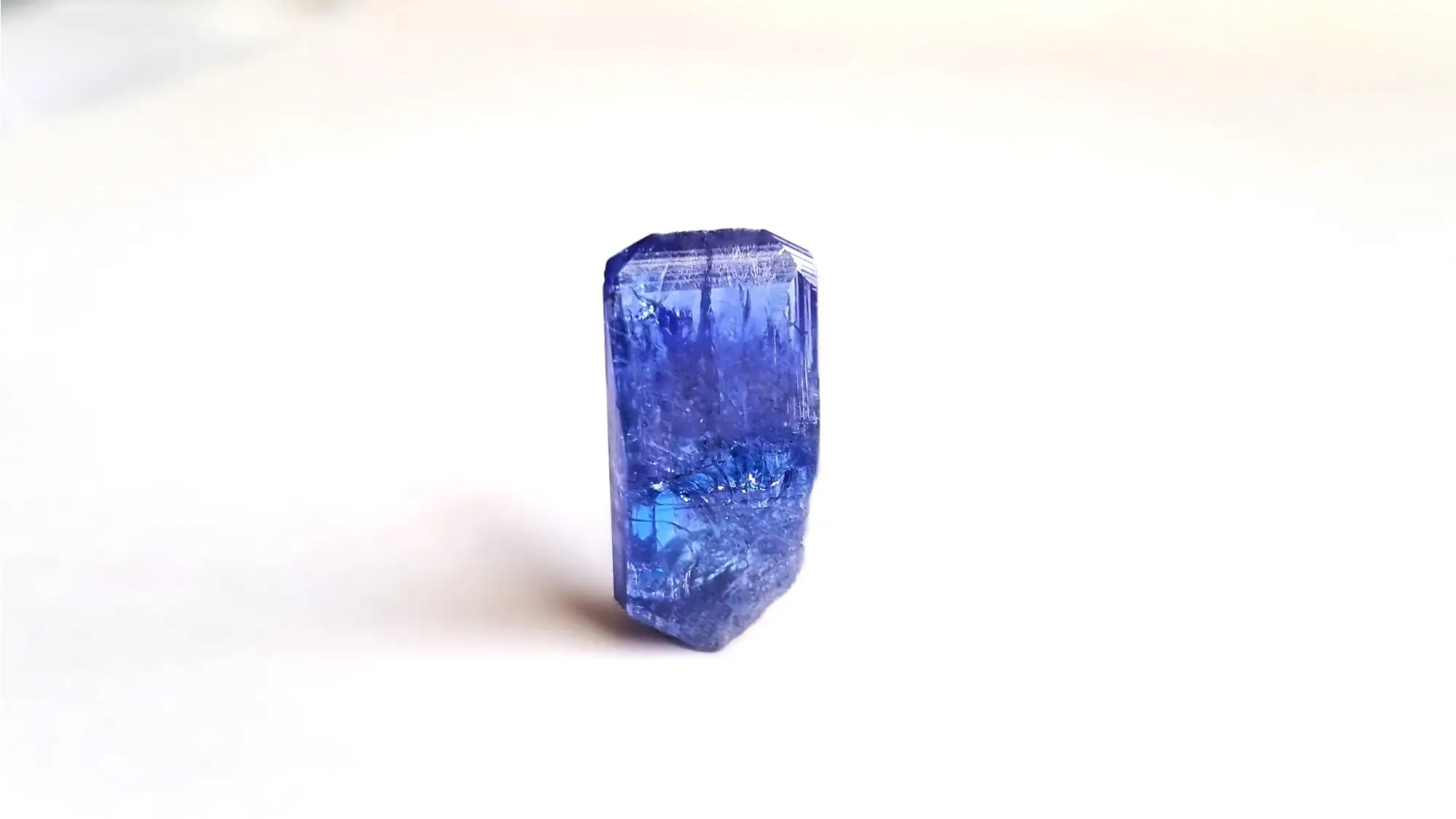 BENY giới thiệu Tanzanite – viên đá quý độc đáo dưới bàn tay của thương hiệu kim hoàn gia đình