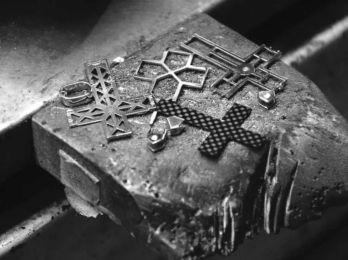 Vòng tay vàng Baraka với da và kim cương đen BR231081