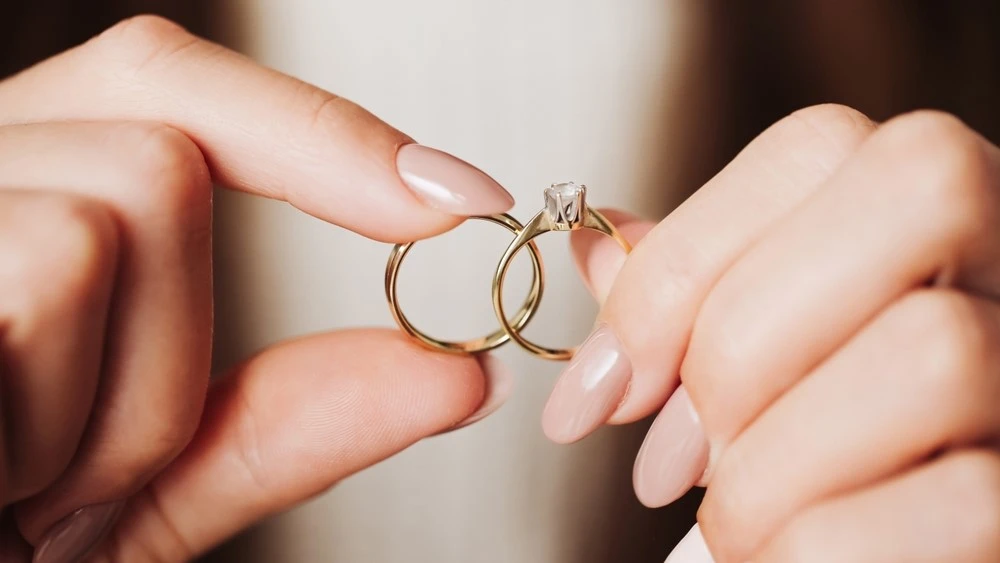 Bạn có biết sự khác biệt giữa nhẫn cưới và nhẫn đính hôn không?