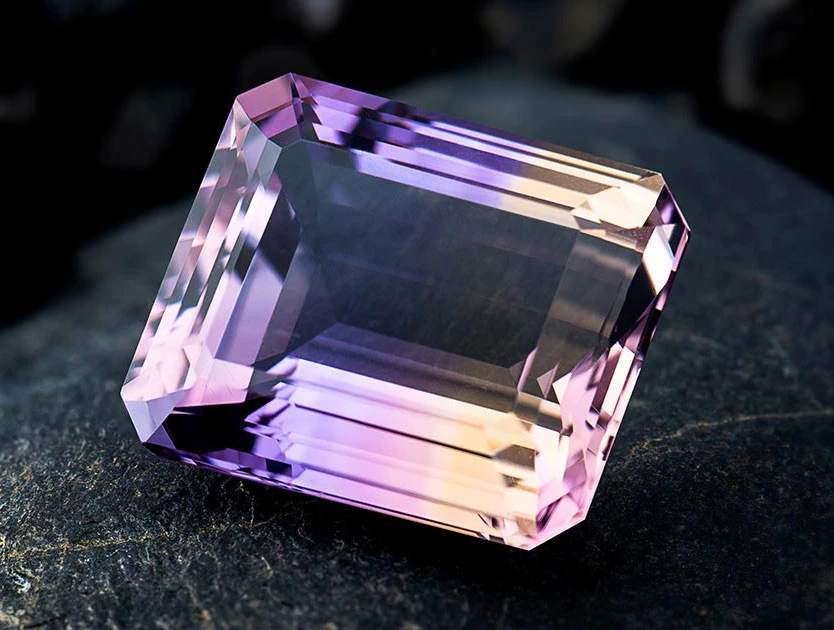Ametrine: Hãy để mình bị mê hoặc bởi một viên đá có năng lượng đặc biệt