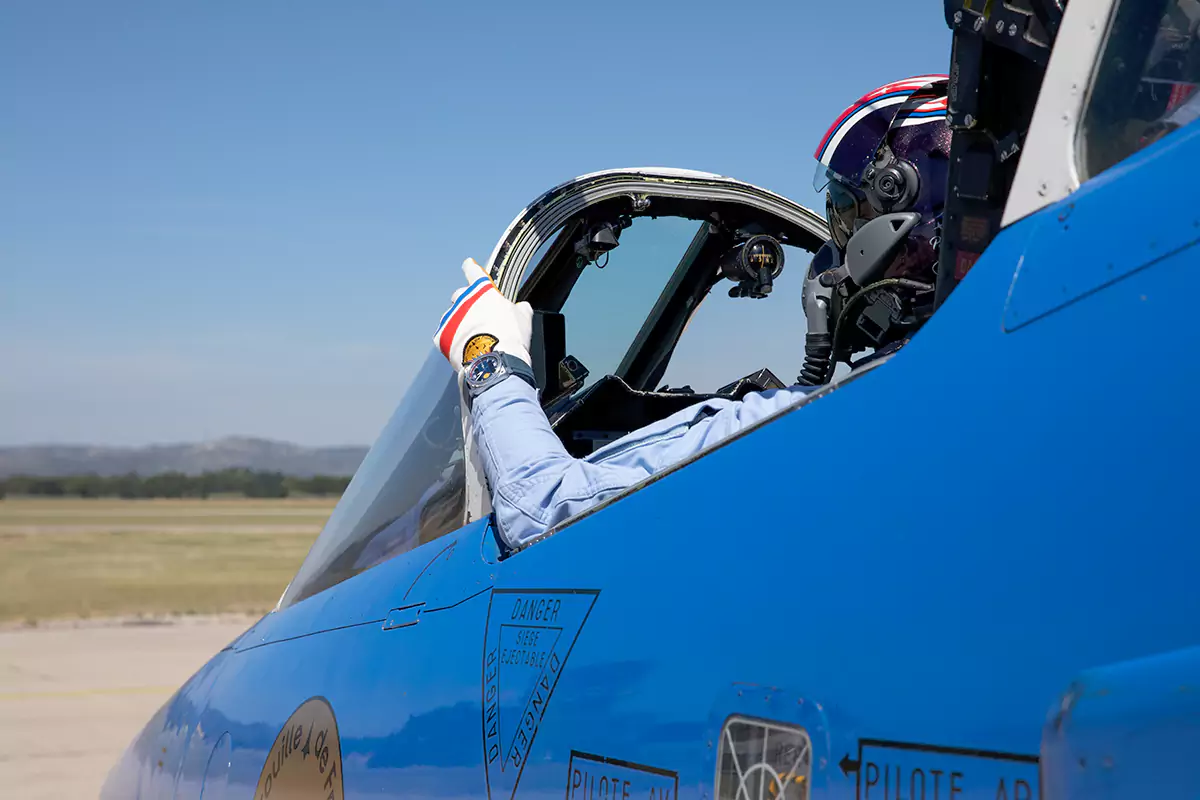 BR 03 Type A Patrouille de France: Màn trình diễn nhào lộn trên không giữa Bell & Ross